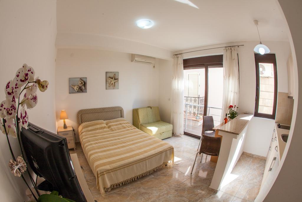 Apartments Lumiere Rafailovici Exterior photo